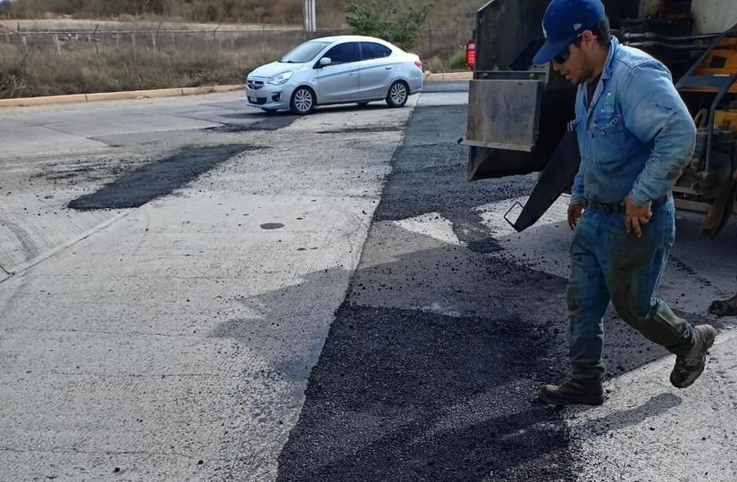 *Bachean calles y avenidas de Mazatlán, para mejorar la movilidad en la ciudad.* *Bachean calles y avenidas de Mazatlán, para mejorar la movilidad en la ciudad.*