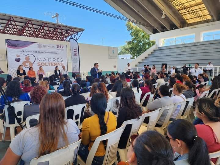 ENTREGAN APOYO ECONÓMICO A MADRES SOLTERAS… ENTREGAN APOYO ECONÓMICO A MADRES SOLTERAS…