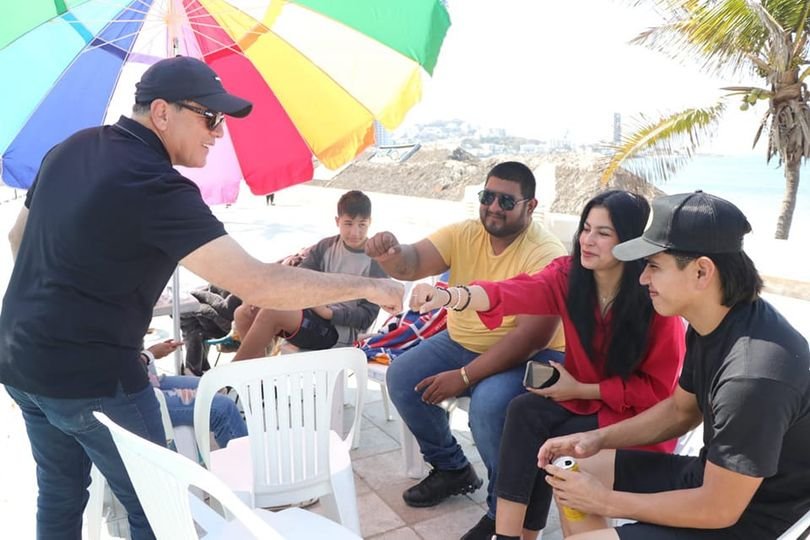 *Recorre Alcalde Edgar González la Avenida del Mar previo al primer desfile de C *Recorre Alcalde Edgar González la Avenida del Mar previo al primer desfile de C