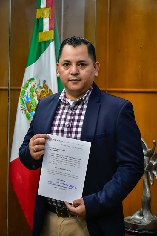 *Valentín Soto Gallardo toma protesta como director de informática del Ayuntamie