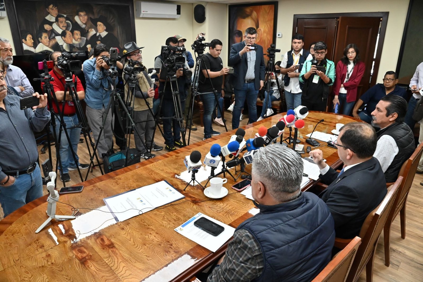 Desacato a autoridad judicial federal traería consecuencias administrativas y pe Desacato a autoridad judicial federal traería consecuencias administrativas y pe