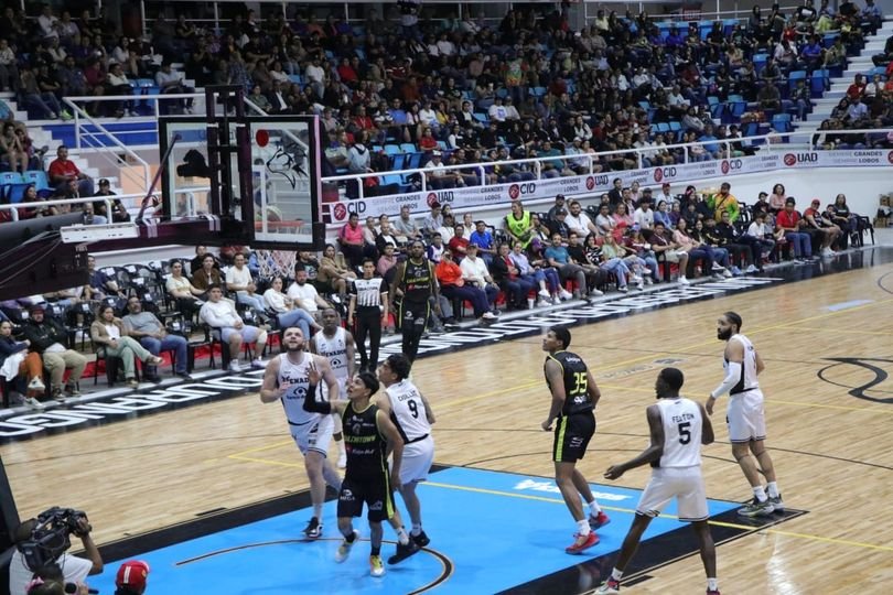 *Alcalde Edgar González inaugura temporada de Venados Basketball 2023.*