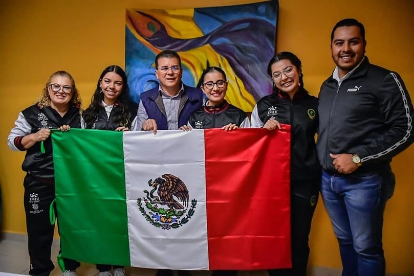 *Apoyan Gobierno de Mazatlán e Imju a destacadas estudiantes mazatlecas que viaj *Apoyan Gobierno de Mazatlán e Imju a destacadas estudiantes mazatlecas que viaj