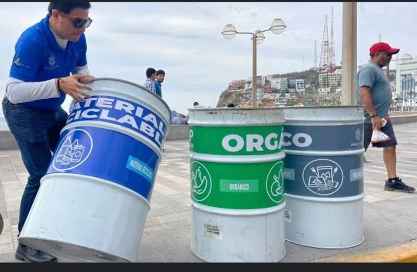 COLOCAN CONTENEDORES DE BASURA EN PLAYAS DE MAZATLÁN.