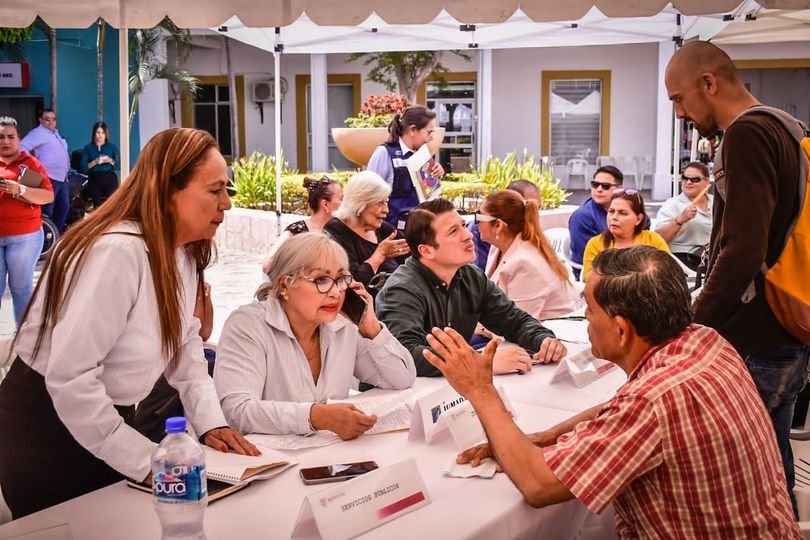 *Decenas de ciudadanos son atendidos en el programa “Escuchando a la gente”.*