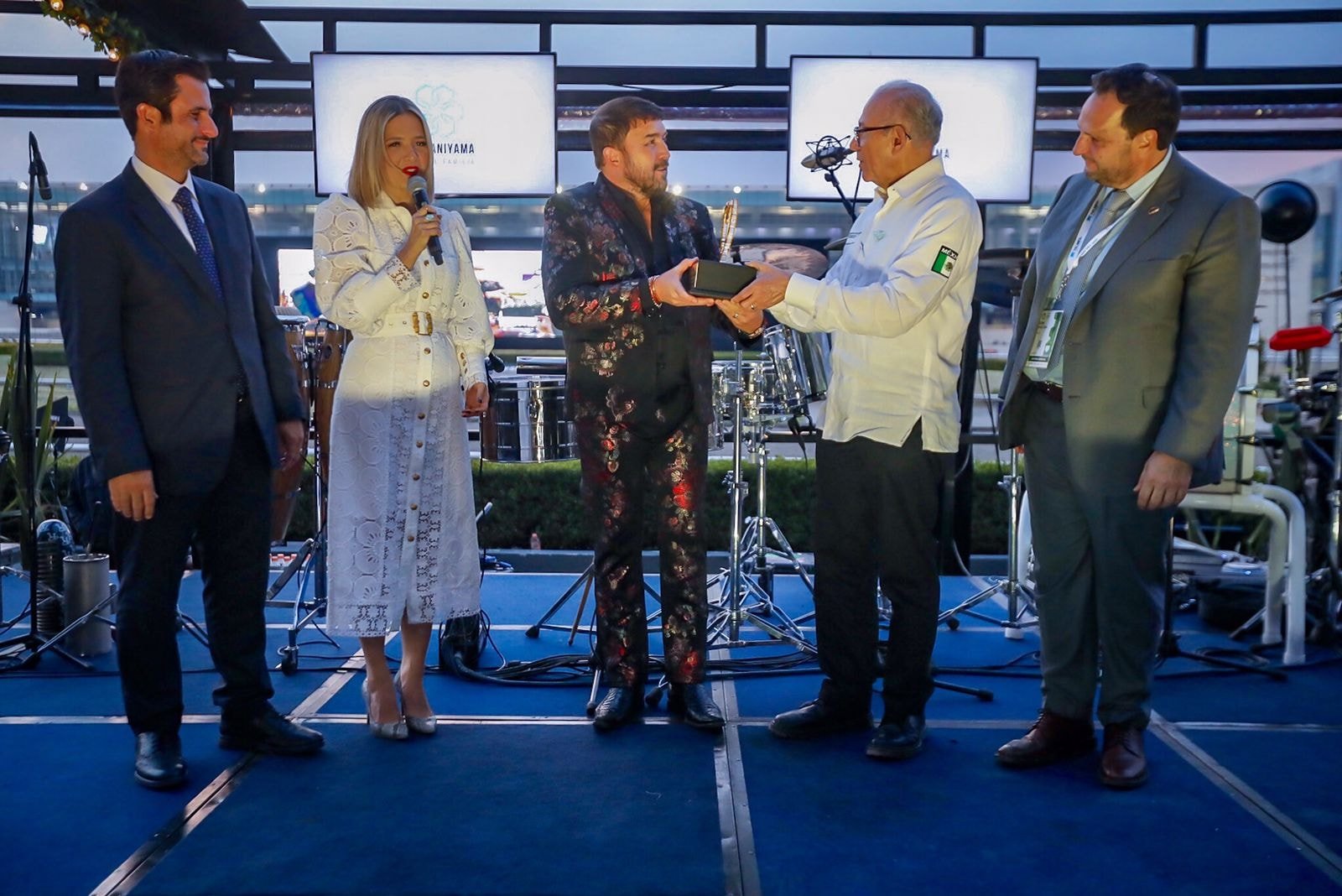 *Entregan reconocimiento a la Banda de El Recodo como Embajadores de Sinaloa ant