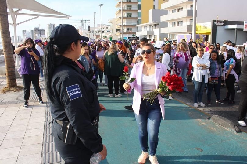*Gobierno de Mazatlán se suma a la marcha pacífica en conmemoración del Día Inte