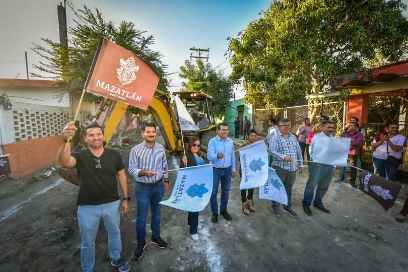 *Inicia a la obra pavimentación de la calle Juan Cabrales en la colonia Casas Ec *Inicia a la obra pavimentación de la calle Juan Cabrales en la colonia Casas Ec