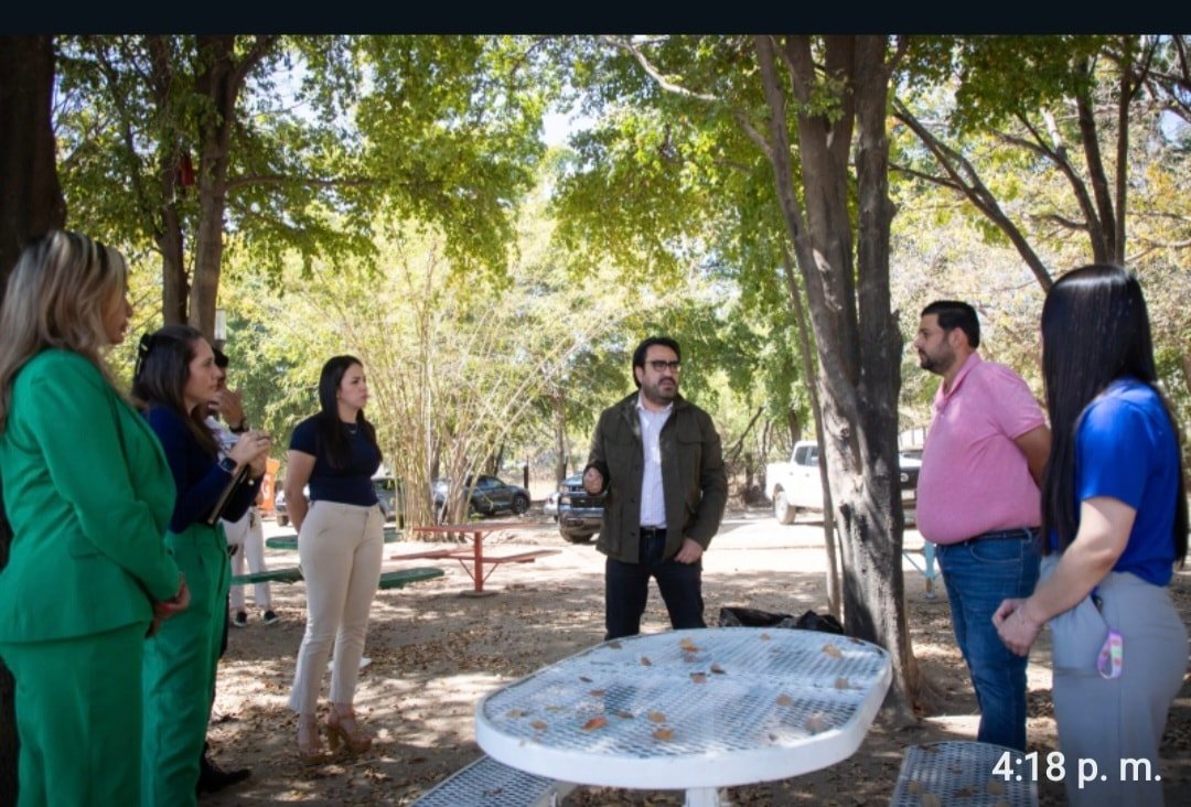 Juan de Dios Gámez supervisa trabajos de revitalización del Parque Culiacán