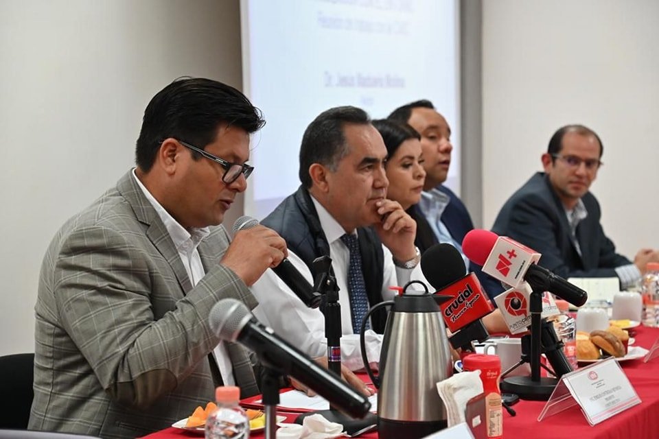 Manifiesta la CMIC su disposición y apoyo para fortalecer la vinculación con la Manifiesta la CMIC su disposición y apoyo para fortalecer la vinculación con la