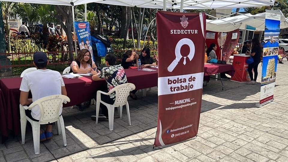 *Mazatlecos logran perfilarse para conseguir un trabajo durante la Jornada de Em