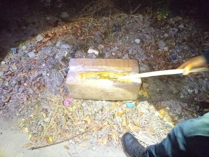 Policías Estatales localizan y aseguran paquetes con presunta mariguana