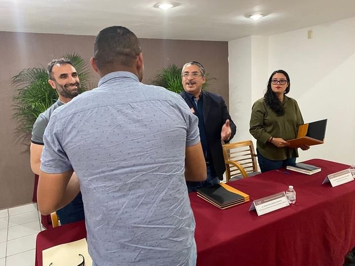 *Policías colombianos concluyen curso en la Unipol* *Policías colombianos concluyen curso en la Unipol*