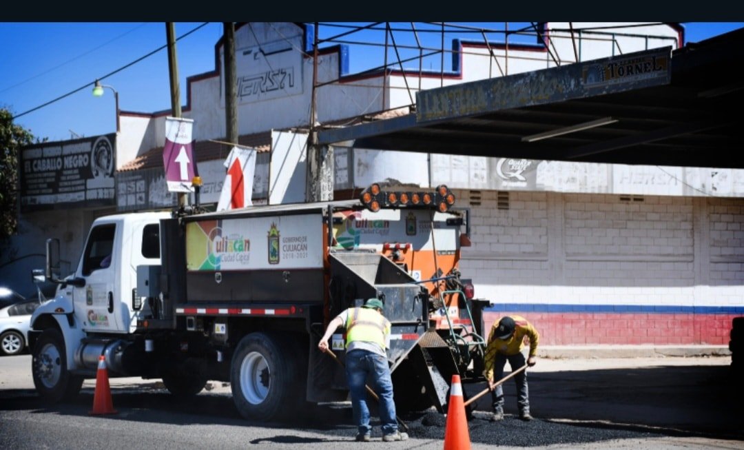 *Realizan reencarpetado de avenida Álvaro Obregón zona norte y avanzan con reduc