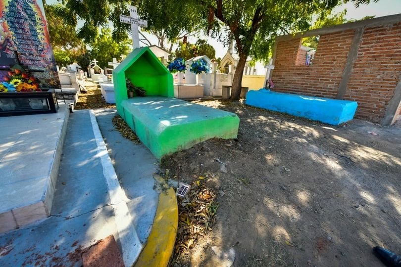 *Servicios públicos realiza jornada de limpieza en panteones municipales.*