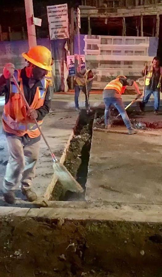 *Detiene Ayuntamiento trabajos de constructora en la zona dorada.*