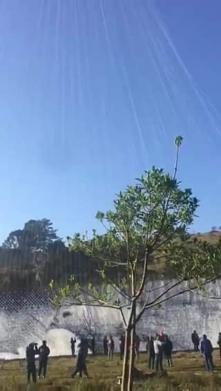 GLOBO LEVANTA POR LOS AIRES ENORME IMAGEN DE JESÚS