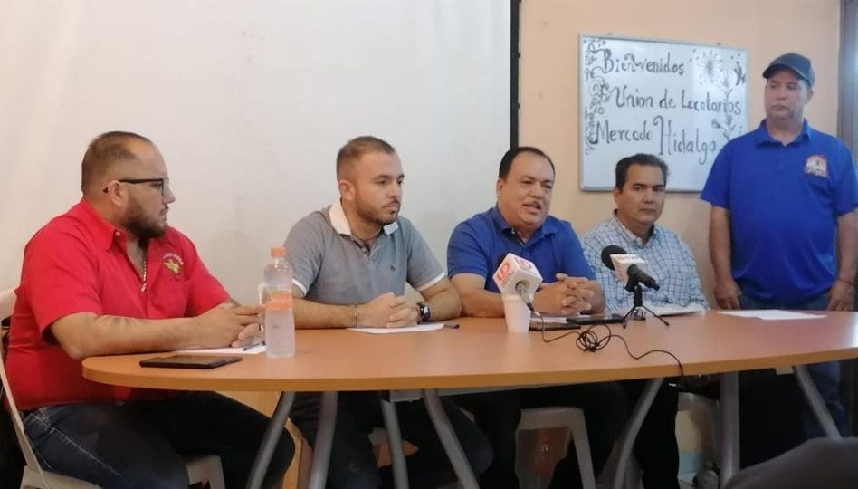 Locatarios del mercado de la Juárez exigen estacionamiento