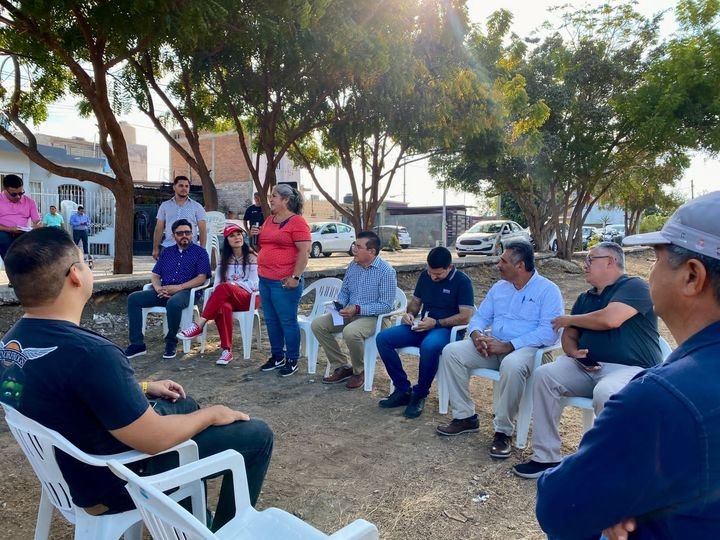 *“Me pidieron venir, y aquí estamos”, Alcalde atiende a vecinos de colonia Villa *“Me pidieron venir, y aquí estamos”, Alcalde atiende a vecinos de colonia Villa