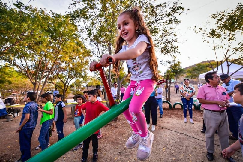 *Niños de la Colonia Hacienda de Urías son beneficiados con la inauguración del
