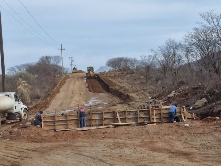 Se autorizaron 370 millones 558 mil pesos para  realizar 16 obras carreteras: SO