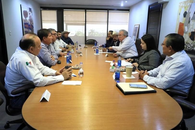 Sostiene Gobernador Rocha reunión con dirigentes agrícolas