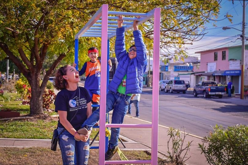 *Villa Galaxia se convierte en la tercera colonia beneficiada con juegos infanti