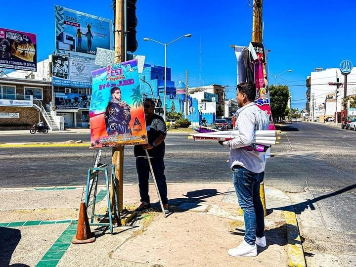 Oficialía mayor implementa operativo de retiro de pendones en avenidas La Marina Oficialía mayor implementa operativo de retiro de pendones en avenidas La Marina