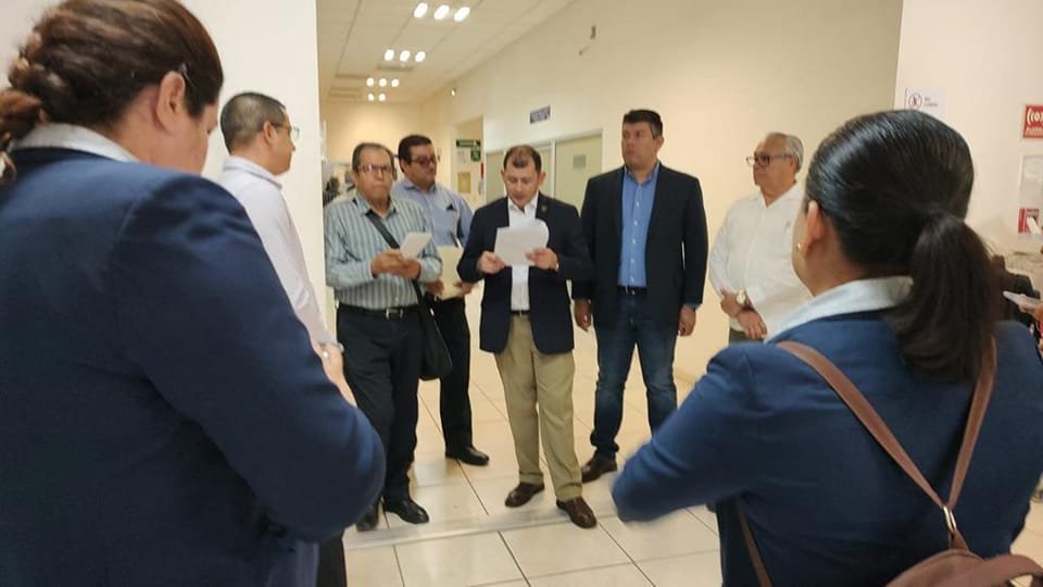 A pesar de suspensión definitiva, personal de la ASE se presenta en Rectoría y n