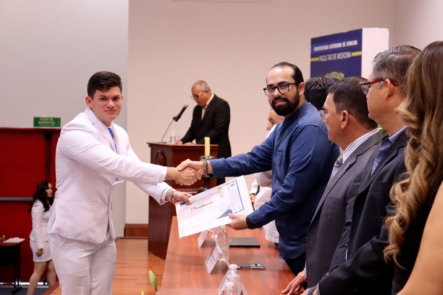 Con una sólida formación, egresan más de 400 alumnos de la Facultad de Medicina