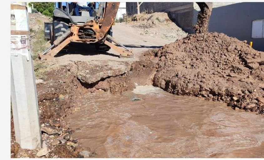 Culiacán, Sinaloa.- Esta mañana reventó tubería de 24 pulgadas que abastece del