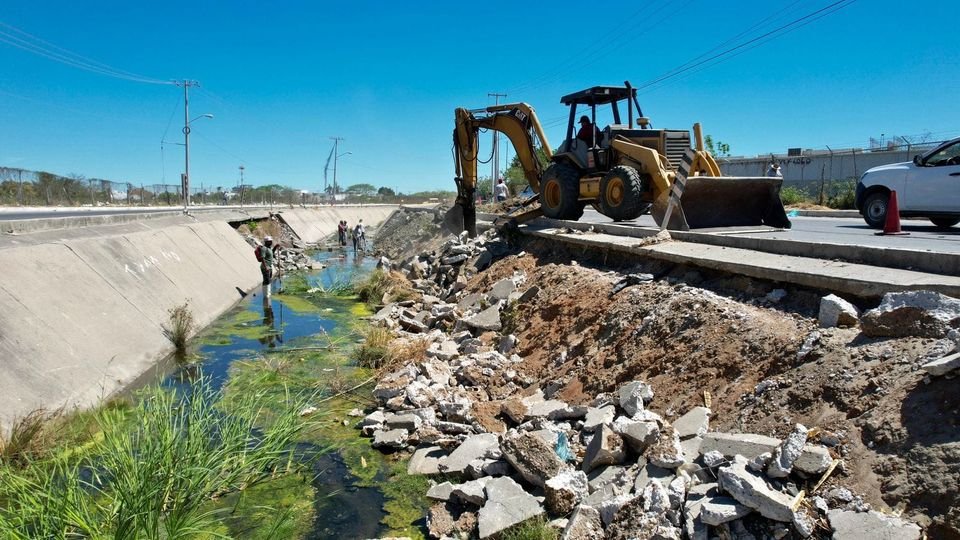 *Inicia obra de reposición de lozas de concreto en el canal pluvial de la avenid *Inicia obra de reposición de lozas de concreto en el canal pluvial de la avenid