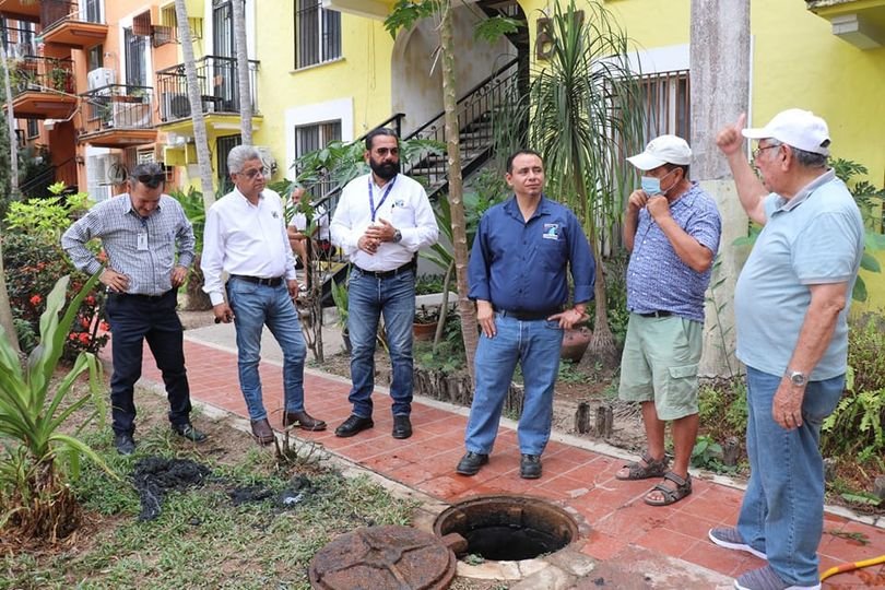 *JUMAPAM desazolva alcantarillado y hace levantamiento topográfico en Royal Coun