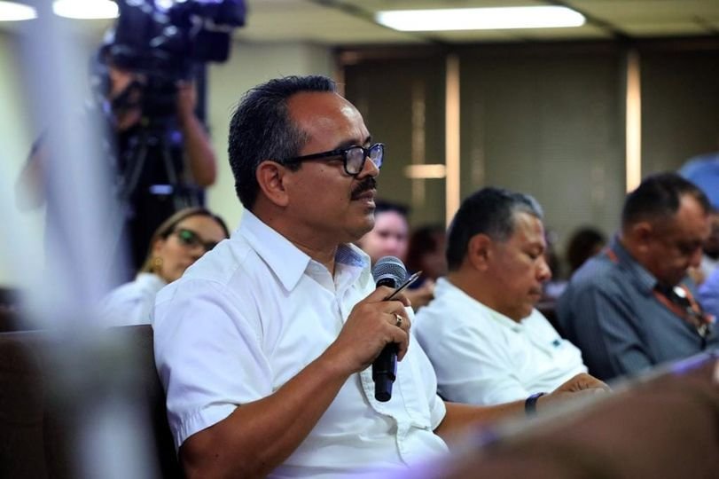 La manifestación es libre y les mando un abrazo a mis compañeros universitarios: