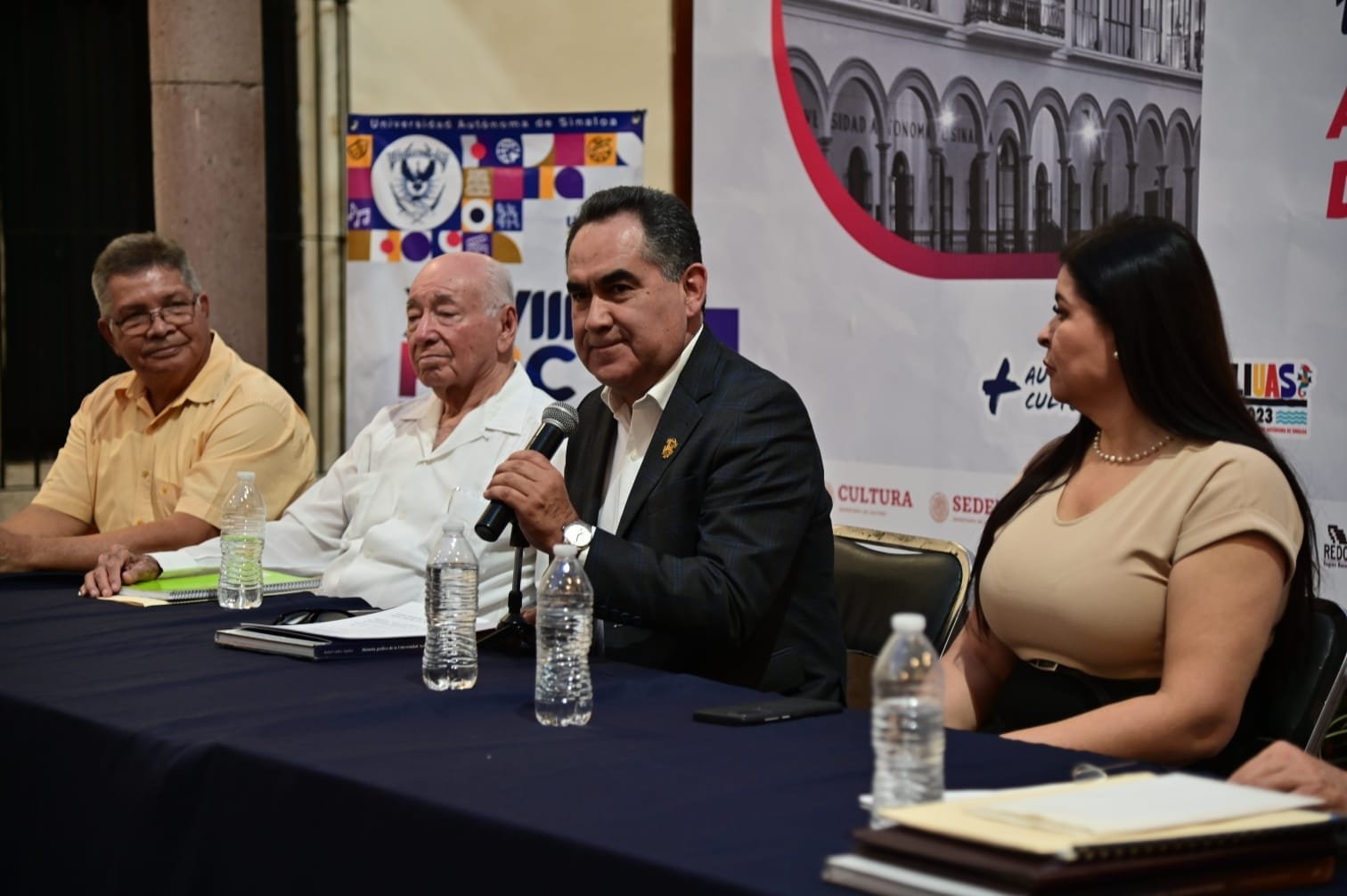 Plasma el Dr. Rafael Valdez Aguilar en un libro la historia de la UAS a lo largo