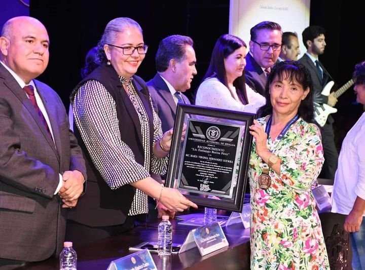 Reconocen trayectoria de universitarios de la Unidad Regional Sur.