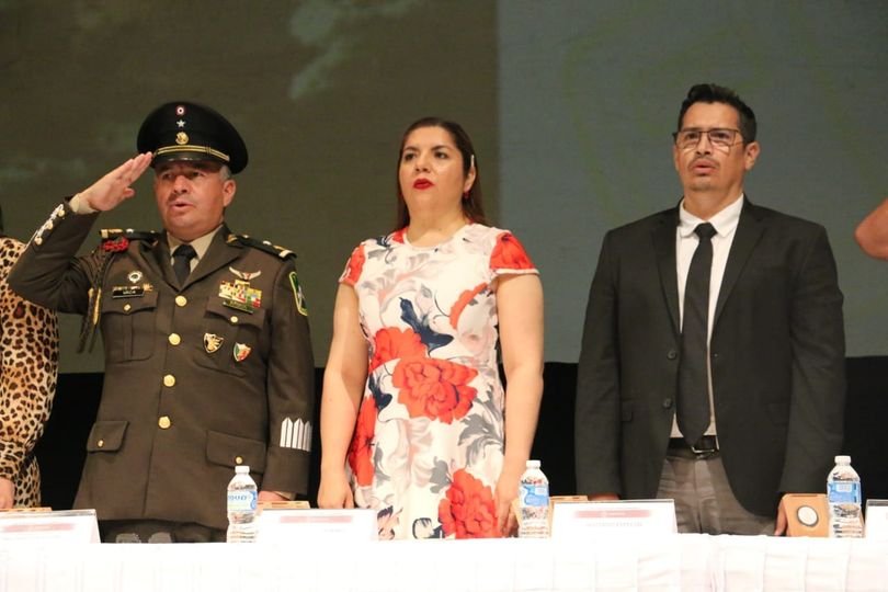 *Rinden homenaje a docentes con tres décadas de trayectoria.*