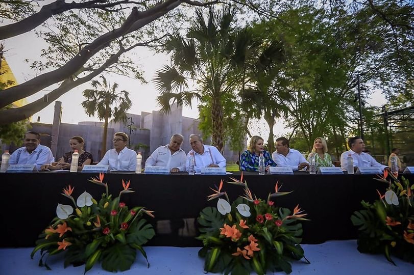 Rocha y el secretario de Turismo, Miguel Torruco, inauguran el Acuario Mar de Co