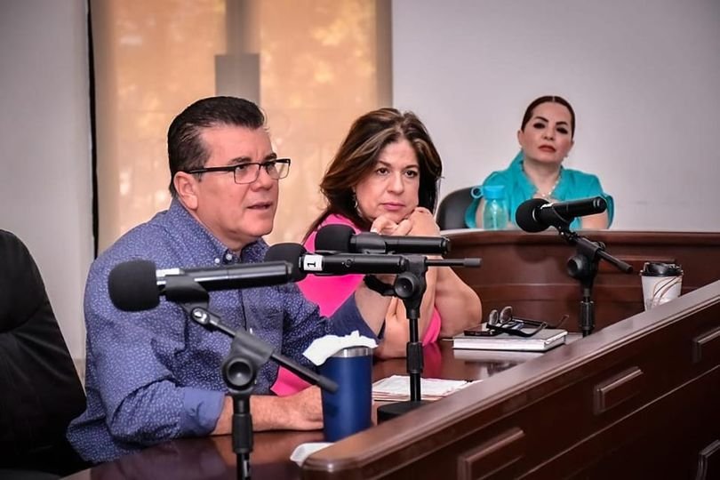 *Tesorero Municipal presenta primer informe trimestral de 2023 a regidores.* *Tesorero Municipal presenta primer informe trimestral de 2023 a regidores.*