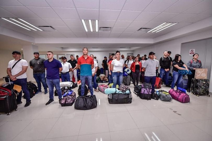 *¡A preparase! Parten 64 personas a la Universidad de la Policía para iniciar pr