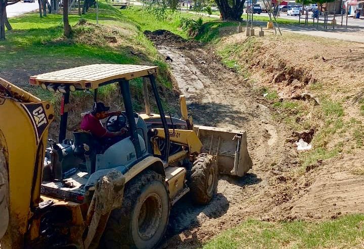 *70 kilómetros de canales y arroyos ya están limpios: obras públicas.*