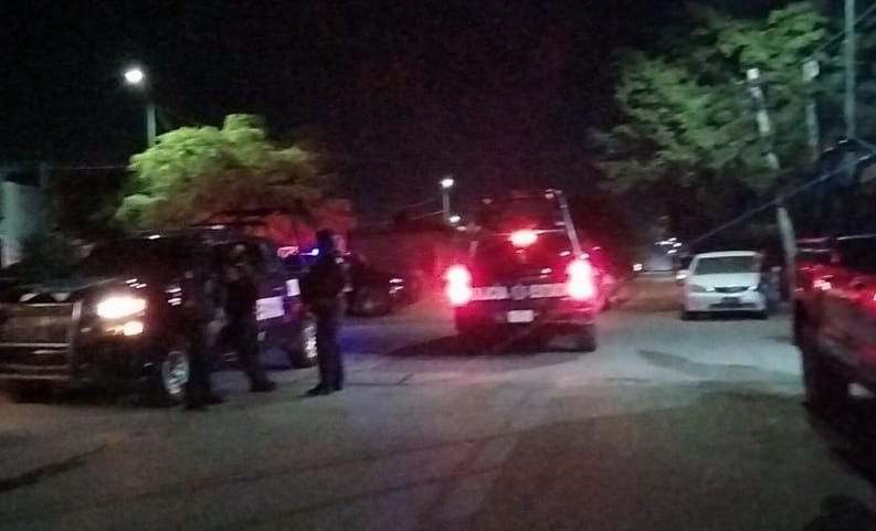Culiacán, Sinaloa.- Sujetos armados despojaron la noche del martes un vehículo p Culiacán, Sinaloa.- Sujetos armados despojaron la noche del martes un vehículo p