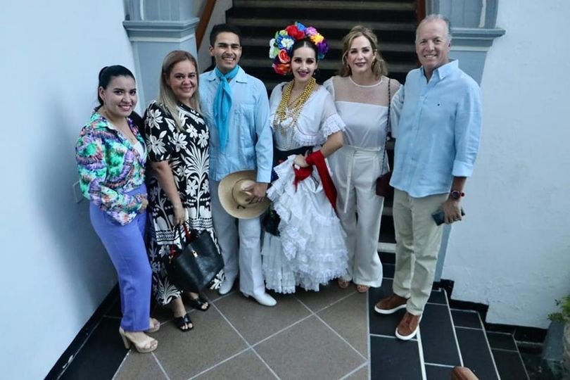 *Disfrutan médicos de Fundación Vosh Northwest de una cena muy mexicana, en el T