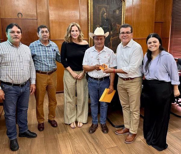 *Alcalde reafirma compromiso con el sector pesquero y entrega importantes apoyos *Alcalde reafirma compromiso con el sector pesquero y entrega importantes apoyos
