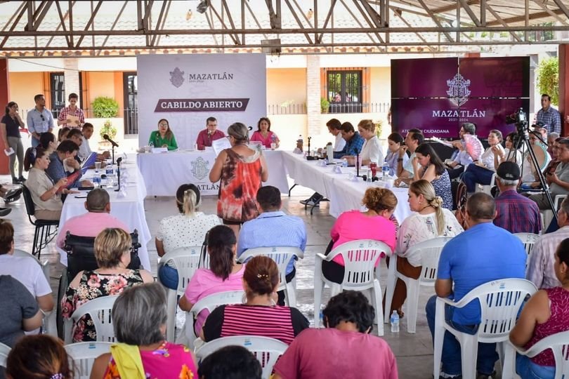 *Cabildo abierto llega a Siqueros.* *Cabildo abierto llega a Siqueros.*
