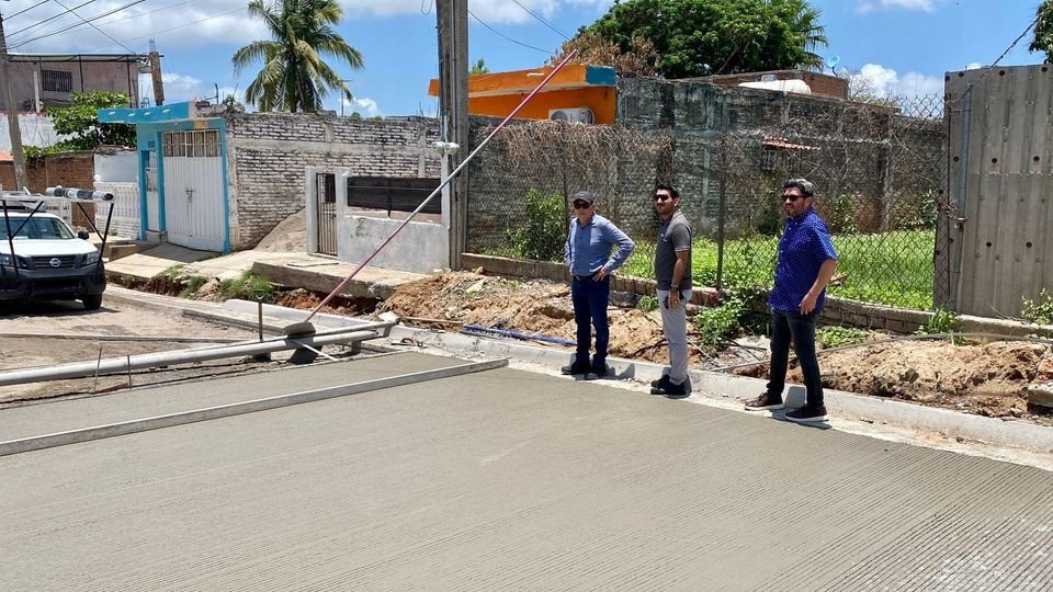 *Edgar González supervisa obra pública que se desarrolla en Mazatlán.* *Edgar González supervisa obra pública que se desarrolla en Mazatlán.*