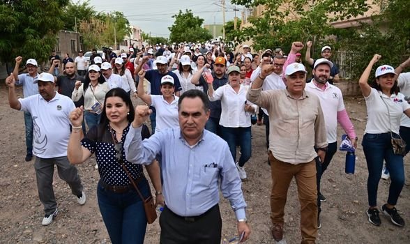 Encabezados por el Rector Jesús Madueña, miles de universitarios visitan casa po Encabezados por el Rector Jesús Madueña, miles de universitarios visitan casa po