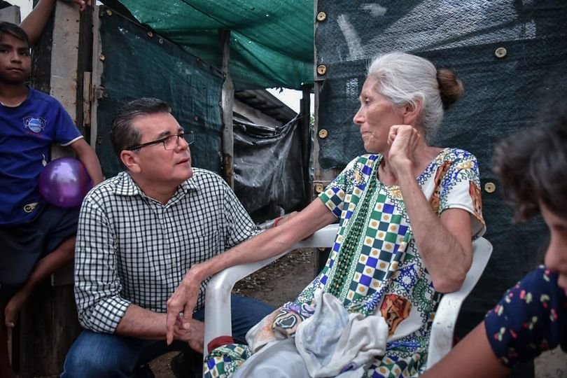 *Familias de la Invasión Canaco son escuchadas por Edgar González.* *Familias de la Invasión Canaco son escuchadas por Edgar González.*