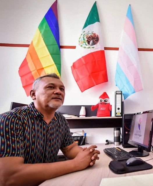 *Población LGBT se acerca a la oficina de coordinación municipal.*