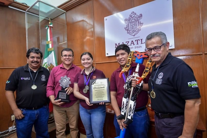 *¡De Mazatlán para el mundo! Jóvenes obtienen 1er lugar en competencia INFORMATR *¡De Mazatlán para el mundo! Jóvenes obtienen 1er lugar en competencia INFORMATR